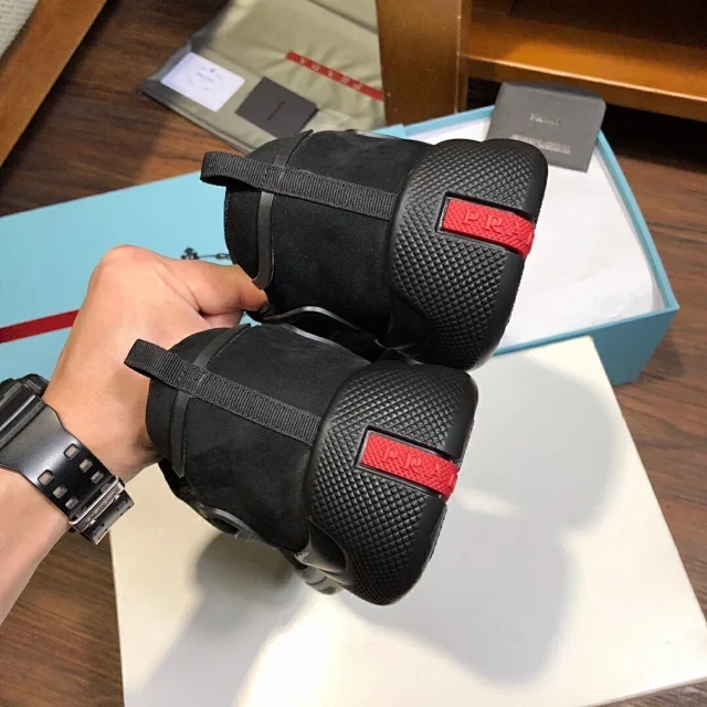 普拉达线上官网旗舰店,普拉达旗舰店黑武士