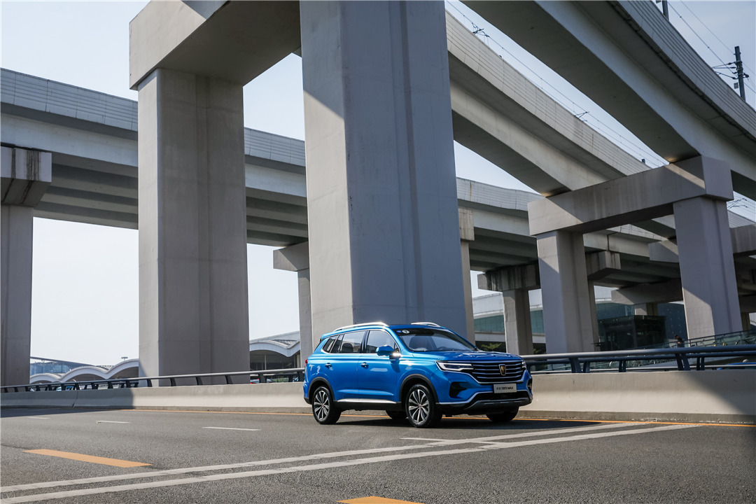 荣威rx5max豪华版功能详解,荣威rx5max试驾