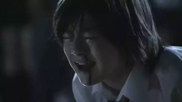 笤帚戳*体下**，血流不止、处女膜受损，8岁女童的校园之殇