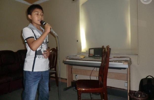 如何唱颤音唱歌技巧教学视频,怎样唱颤音最简单的方法