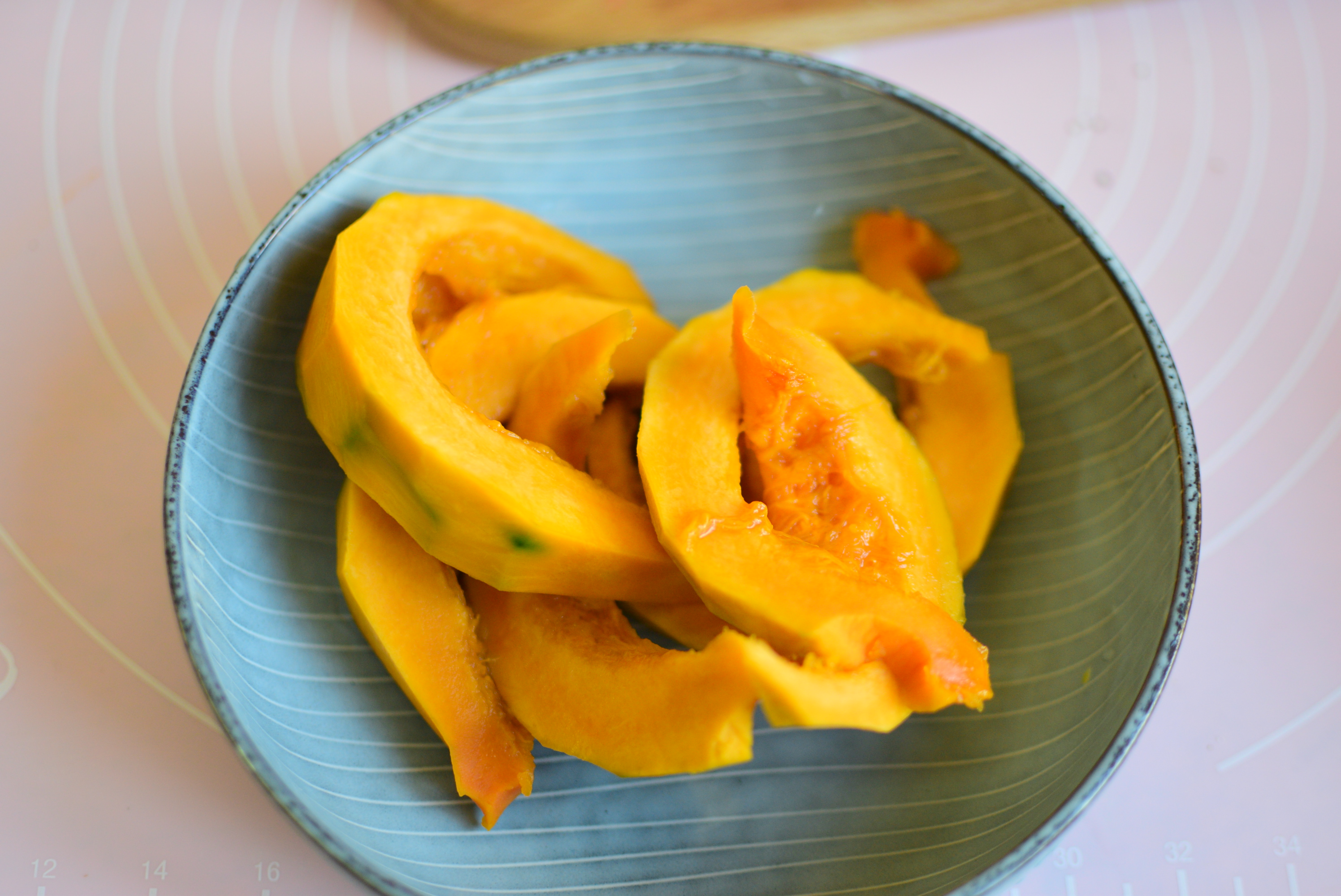 王顺面食坊南瓜千层饼的做法,南瓜千层饼怎么做好吃又简单视频