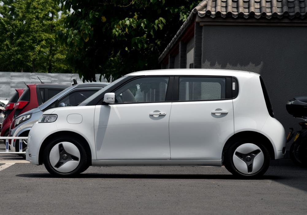 欧拉黑猫和宏光miniev哪个好,欧拉白猫小野猫和宏光miniev