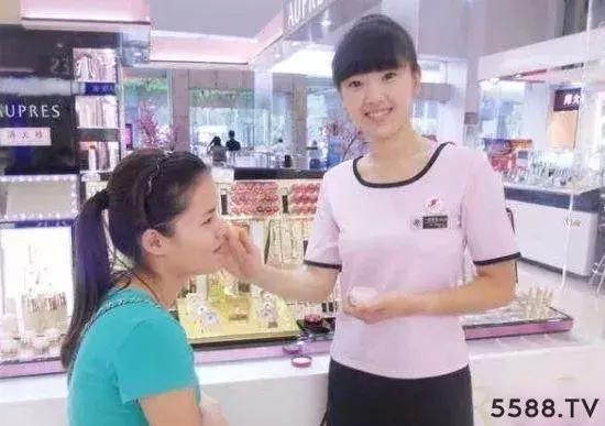 化妆品柜姐的大实话,化妆品柜姐服务态度实拍