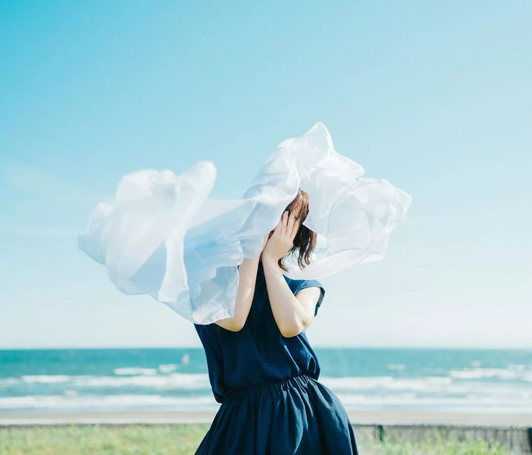 拍照时怎样做到不畏惧镜头,害怕镜头怎么克服