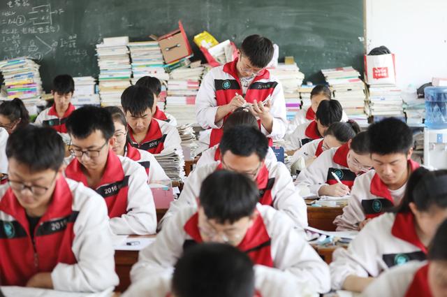 高二学日语可以用英语代替吗,高中英语不好有必要学吗