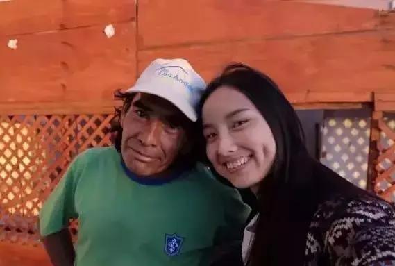 智利贫民窟第一位中国义工，她用绘画治愈流浪汉和罪犯，人美心善