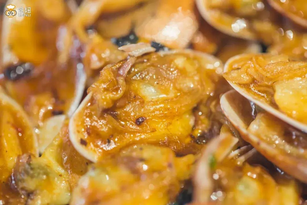 架着凶器吃濑尿虾，简单又粗暴