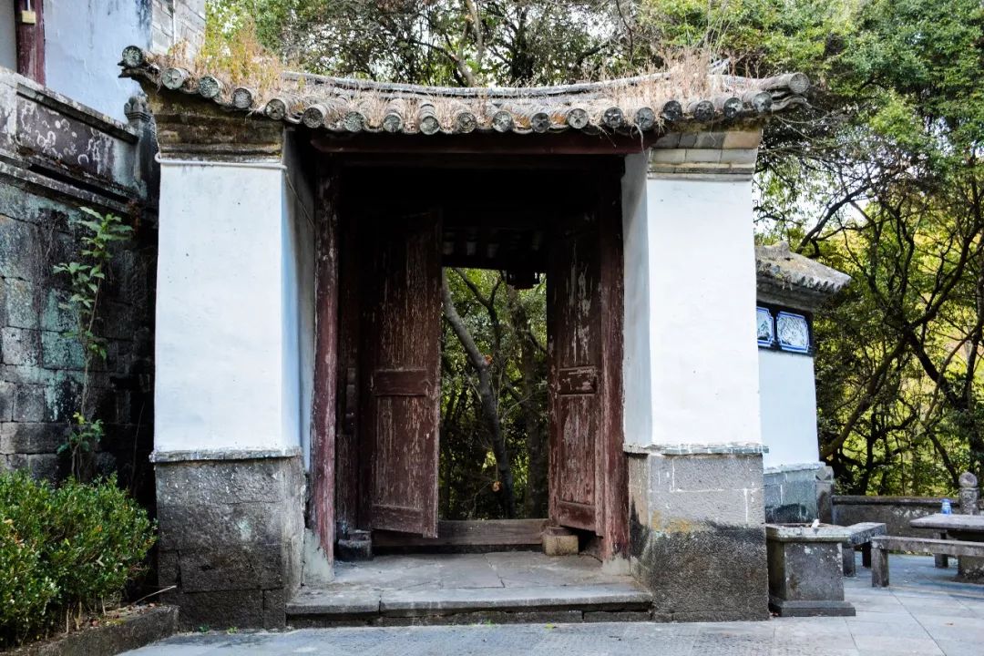 龙洞瀑布景观,龙洞瀑布在哪里啊