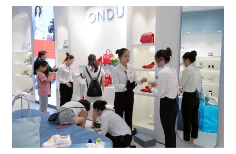 女鞋达芙妮困局难解,达芙妮集团女鞋品牌