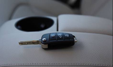 汽车遥控钥匙电池快没电征兆,汽车遥控钥匙没电是什么提示本田