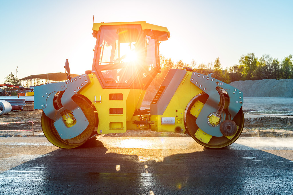 机油报警灯亮了还能继续开吗,涉水机油压力警告灯亮了