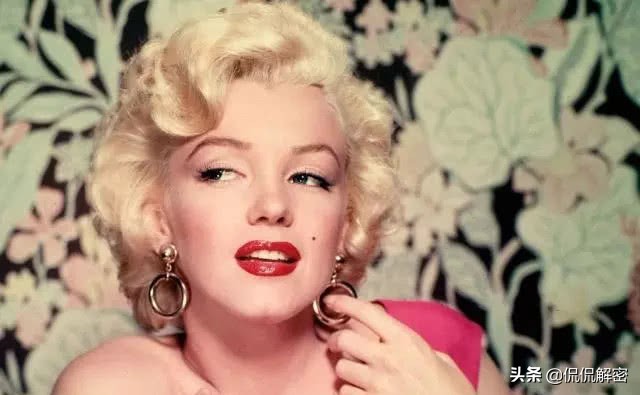 梦露和赫本谁名气大,梦露和赫本经典照片