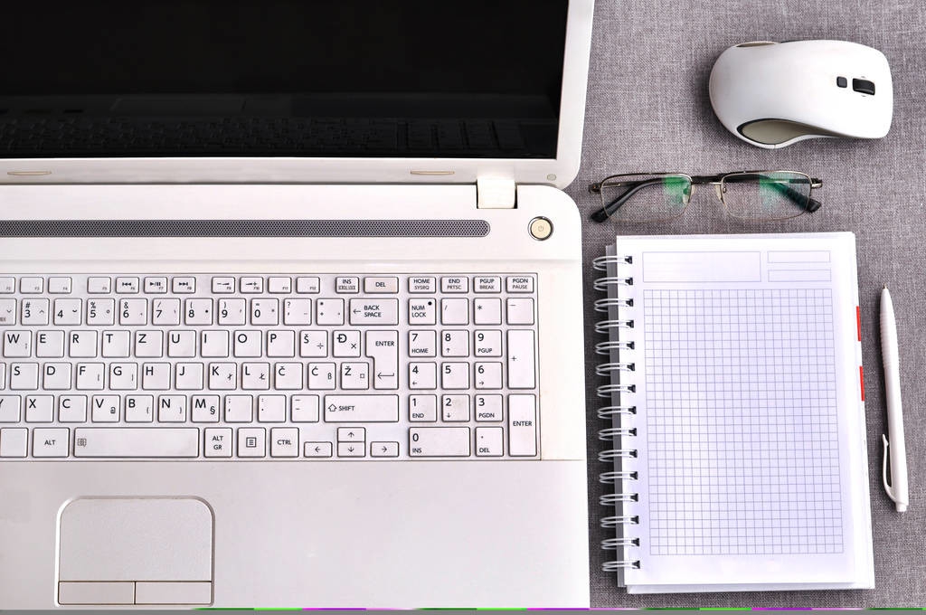 电脑开机但是桌面不显示图标,电脑开机后不显示菜单怎么回事