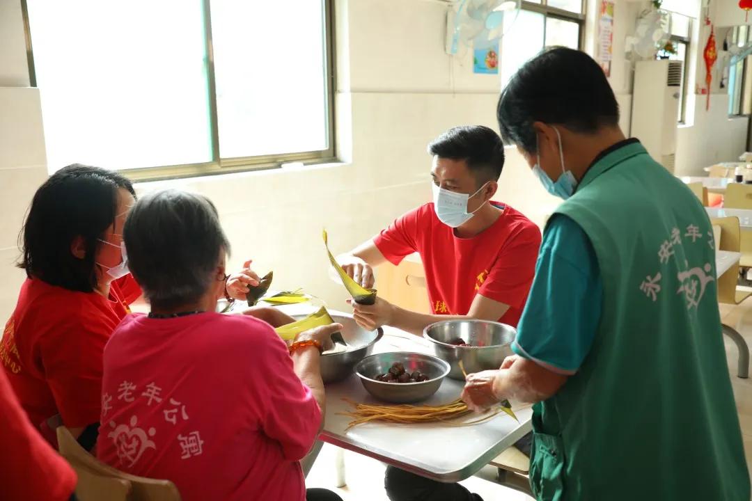 足球协会爱心活动,端午节民间爱心艺术团慰问敬老院