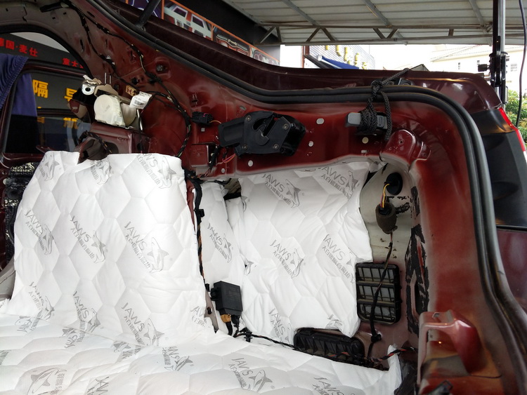 尽除异味厦门靓车港斯柯达昊锐汽车隔音改装大白鲨