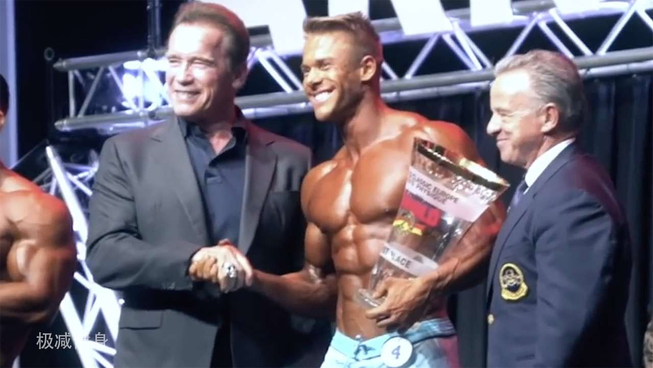 为什么有些人手臂肌肉比较明显,如何快速的把手臂肌肉练壮