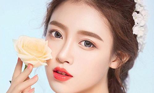 冬季卡粉浮粉起皮怎么办,底妆总是斑驳卡粉怎么护肤