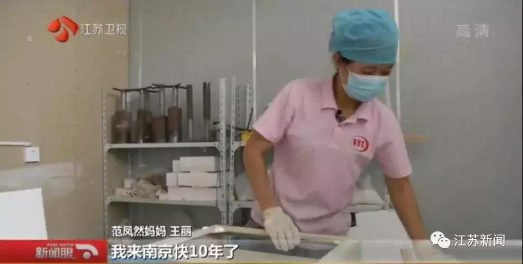 穿不起专业球鞋，9岁的她是足球场上唯一的女生：我们穷但也有梦想