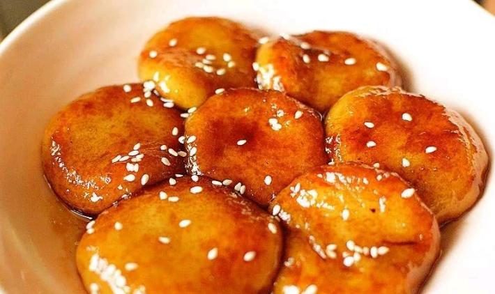 红糖糍粑用糯米做还是用糯米粉做,冬日湖南农家手工红糖糯米糍粑