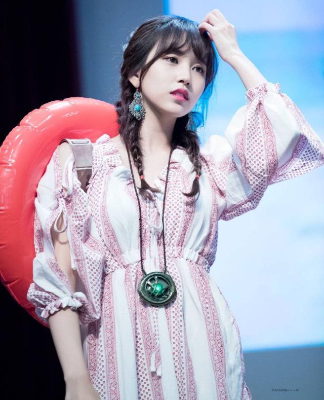 名井南是twice什么担当,twice名井南帅气