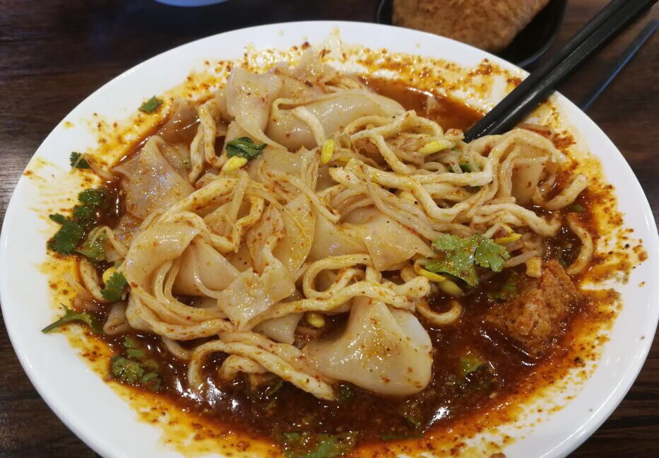 乌鲁木齐好吃的薄凉皮,乌鲁木齐当地人爱吃的凉皮