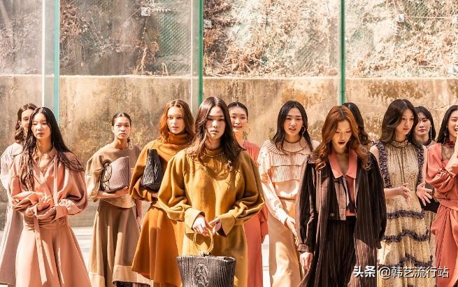 2020春夏巴黎时装周chanel秀场,2022秋冬首尔时装周bonbom