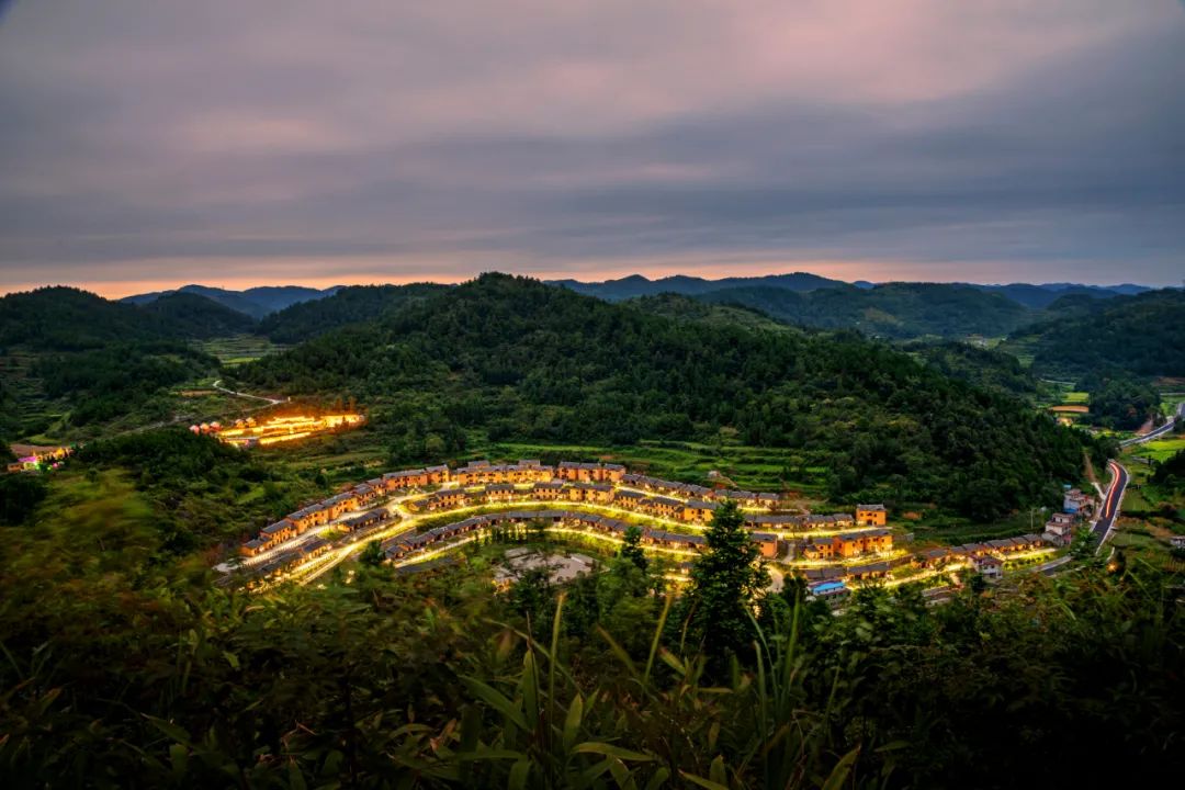 走向我们的小康生活微电影,走向我们的小康生活中国画