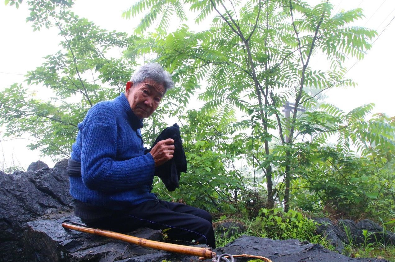 孤寡老人26万修墓完整视频,湖南96岁老人花了14万自建墓