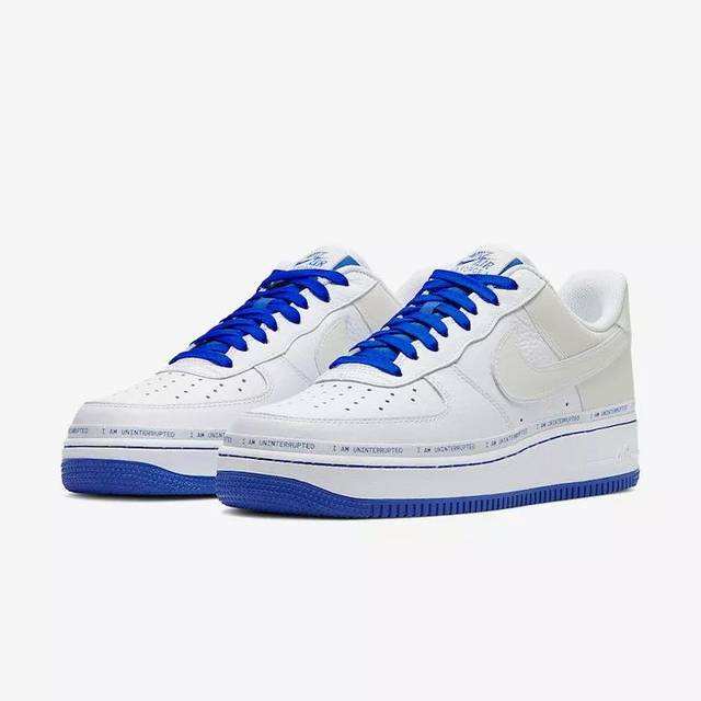 都说明星买鞋容易,看王鹤棣什么水平,万元神鞋打球扫雪毫不心疼