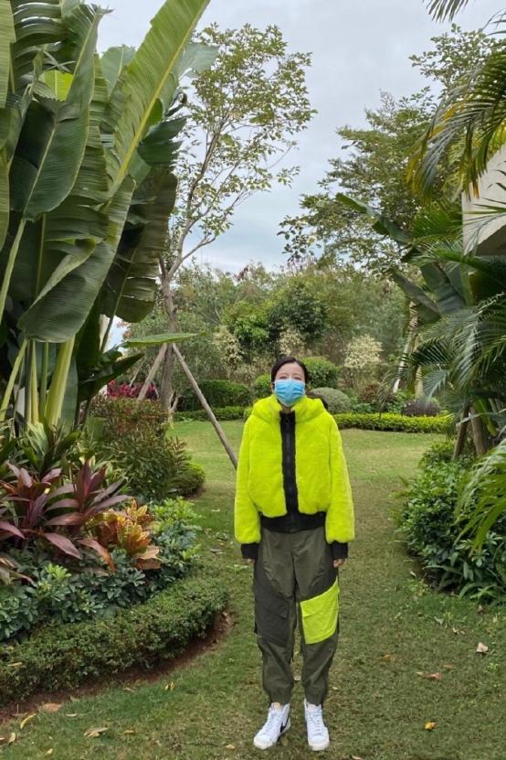 周雨彤寒武纪皮衣,周雨彤庄洁穿搭皮衣
