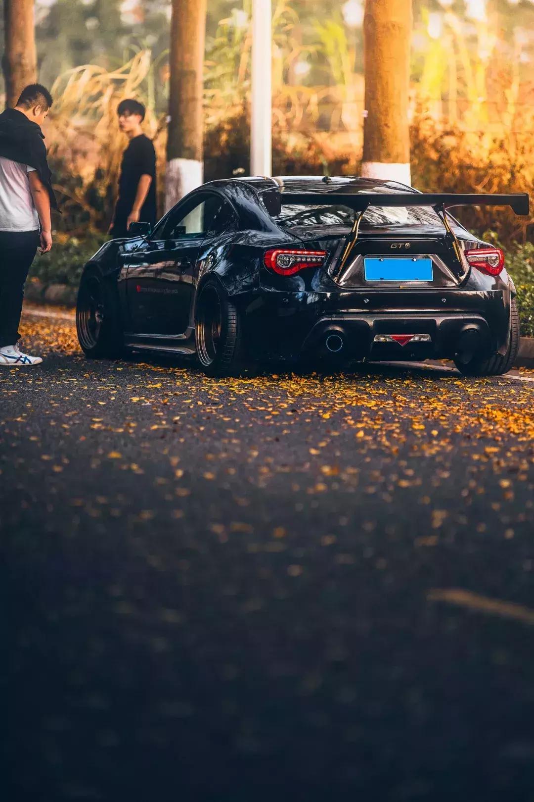 丰田86轮毂装18寸还是17寸好,丰田86加宽体