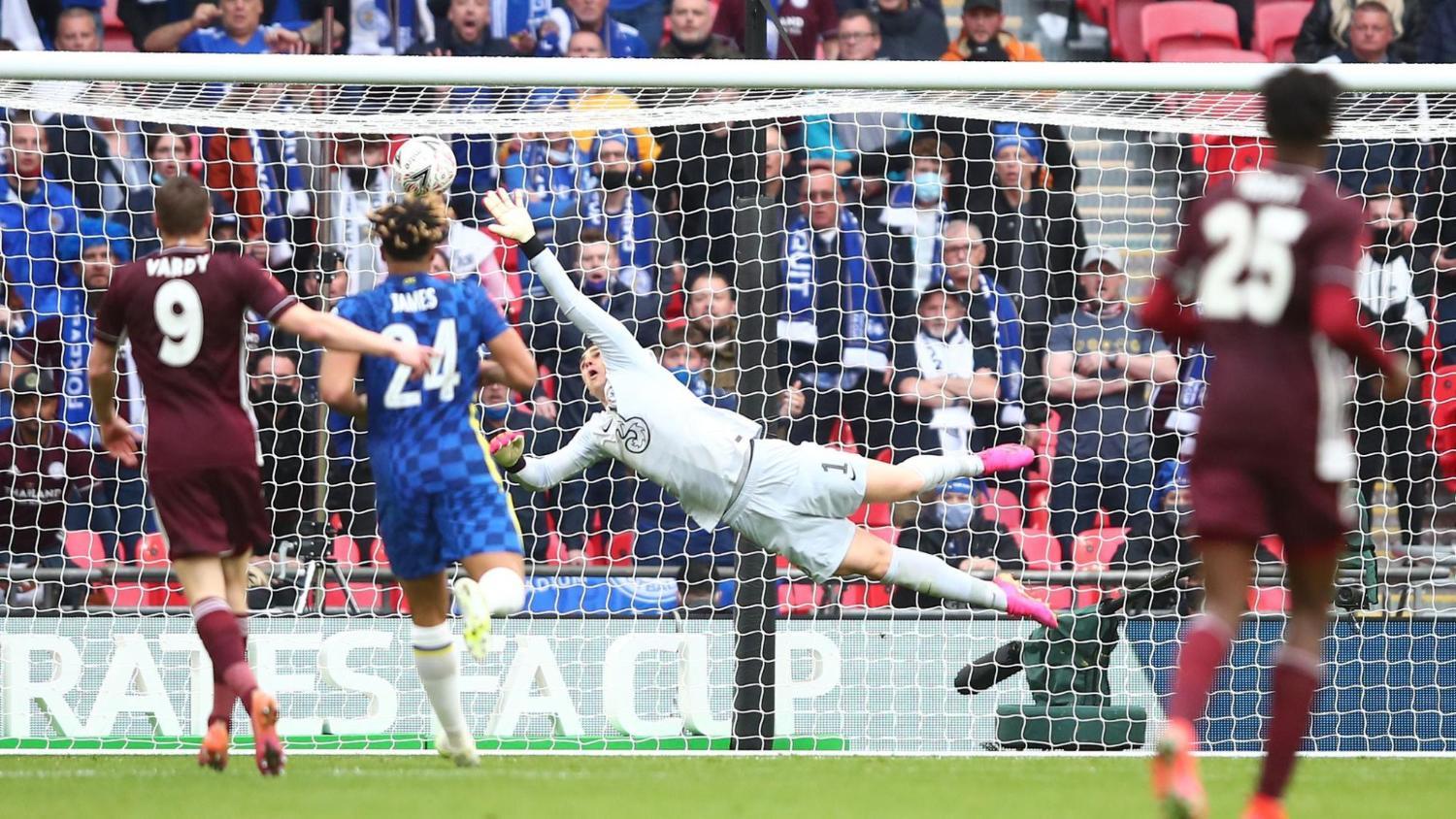 图赫尔亚伯拉罕,女人惹祸