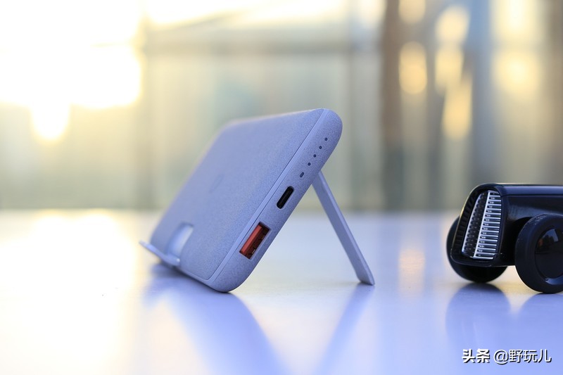 安卓手机背夹式充电宝测评,南卡无线充电宝pow-1和pow-2