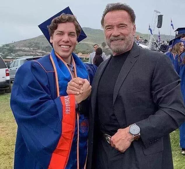 这些神级的劳模演员，他们的作品看一部少一部了