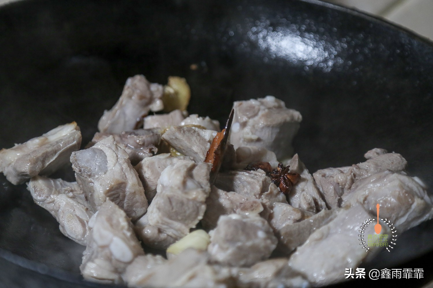 排骨焯水后肉又硬又柴,排骨焯水口感变硬