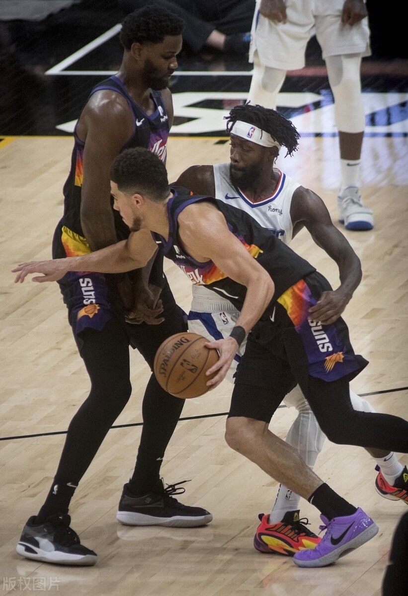 布克集锦48+5+6创下个人赛季新高,布克40分4板包夹失误