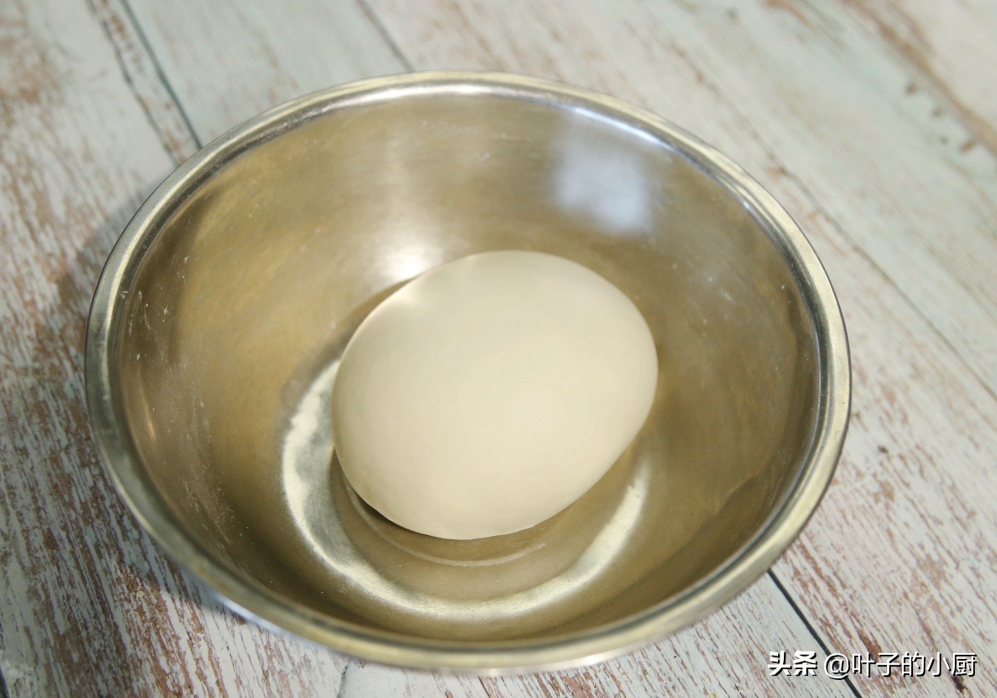 又到了吃凉皮擀面皮的季节,凉皮又软又劲道