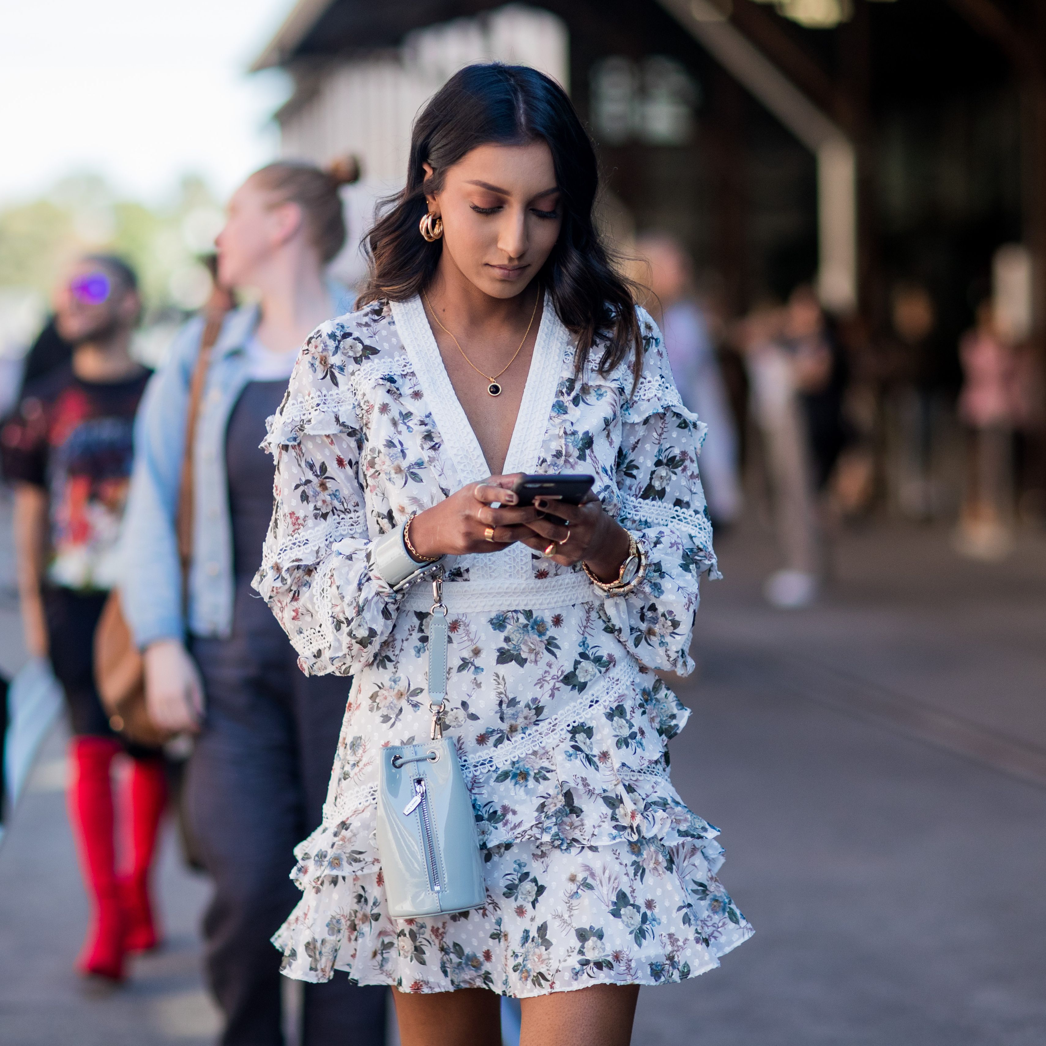 夏季碎花裙子街拍穿搭,街拍夏季裙子穿搭