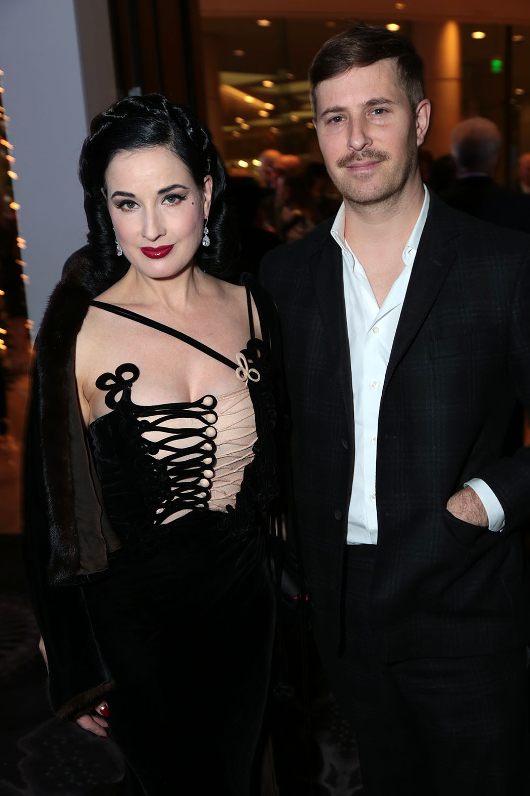 鬼魅娇容，迷倒众生——倾城名媛蒂塔·万提斯