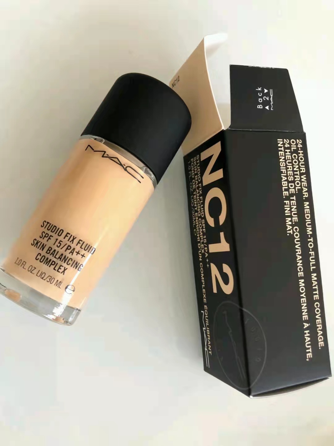 油皮适合的粉底液dw阿玛尼,美宝莲轻亲粉底液和dw