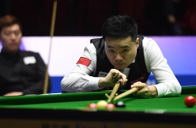 孩子别低头皇冠会掉,小学生别低头皇冠会掉