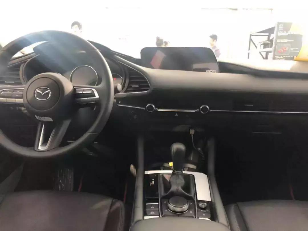 全新马自达三试驾,试驾全新马自达3两厢版视频