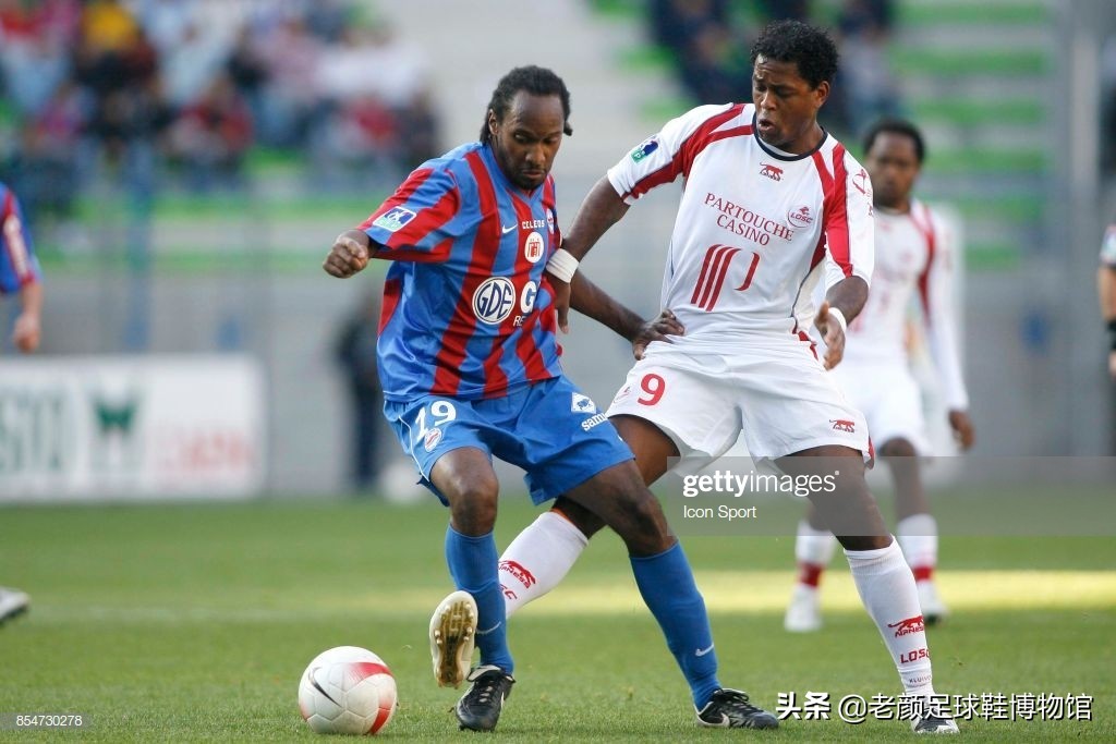 踢翻米兰王朝的贾府少年，身背“杀人犯、强奸犯”恶名的荷兰锋霸