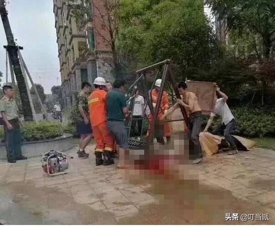 小孩玩健身器材死亡后续,小男孩玩健身器材时夹骨折