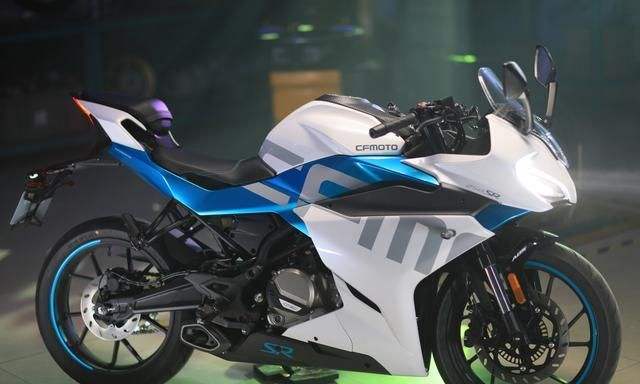 春风250sr和铃木gsx250哪个值得买,春风250sr值不值得入手