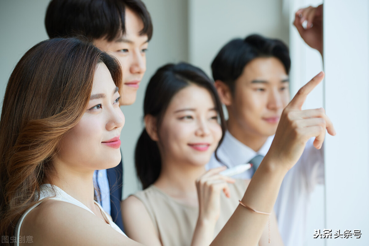 发现职场同事都给你下套,怎么给厌恶的同事下套