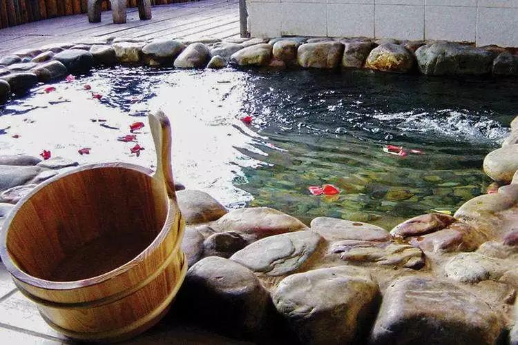 云南旅游泡温泉在哪里最好,去云南哪里泡温泉最好