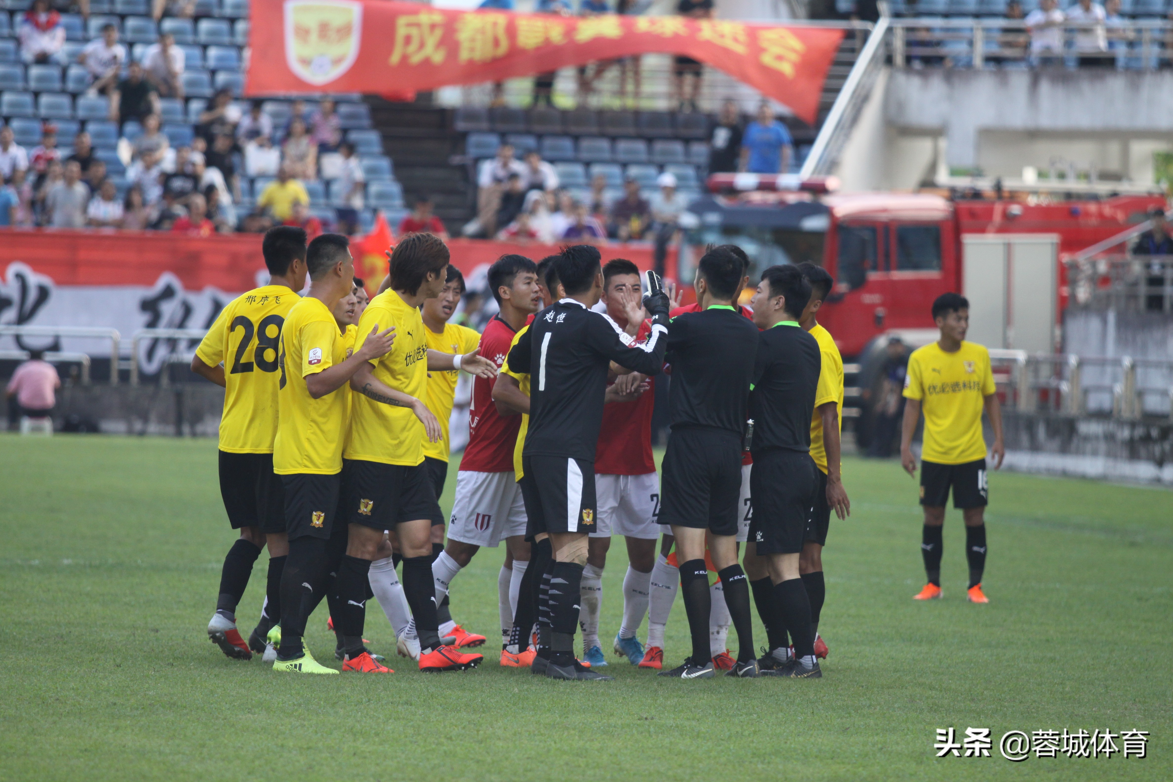 川蓉德比,2019中乙成都兴城冲甲成功