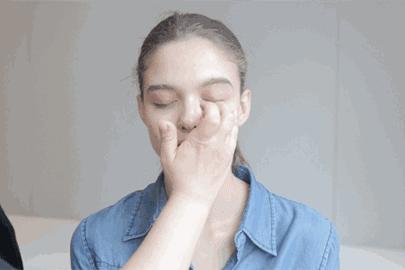 去眼纹去黑眼圈用什么方法,去眼袋黑公认最好用的土方法