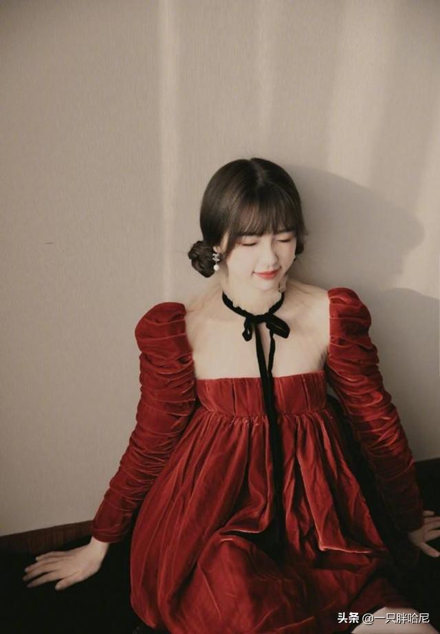 今年最新款的裙子小个子穿,今年流行裙子里面穿裤子